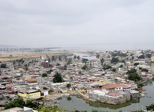 Blick auf eines der Townships an der Küste